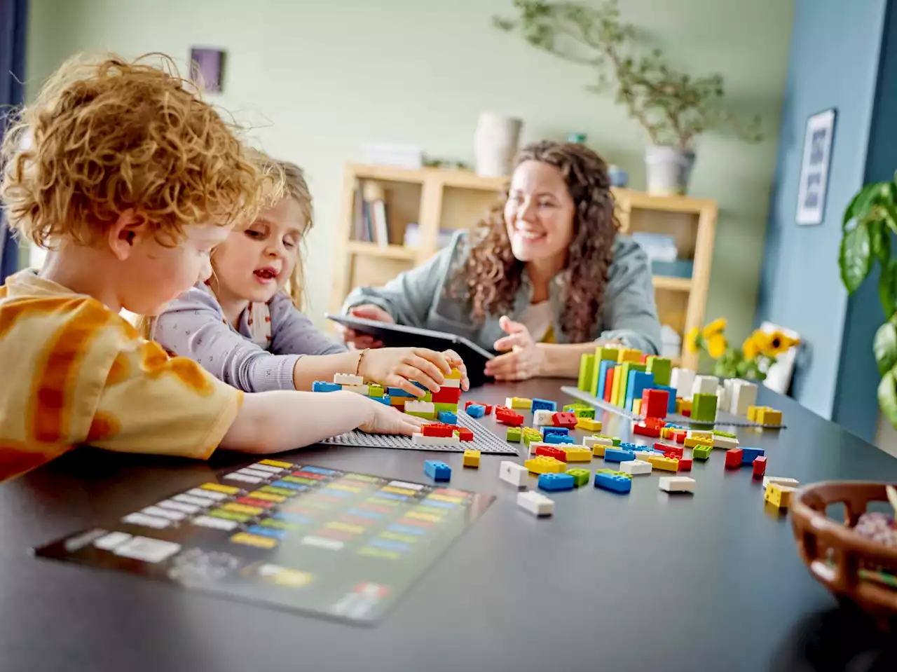 Lego gör bitar som är braille-bokstäver. Kul sätt att lära sig läsa braille.