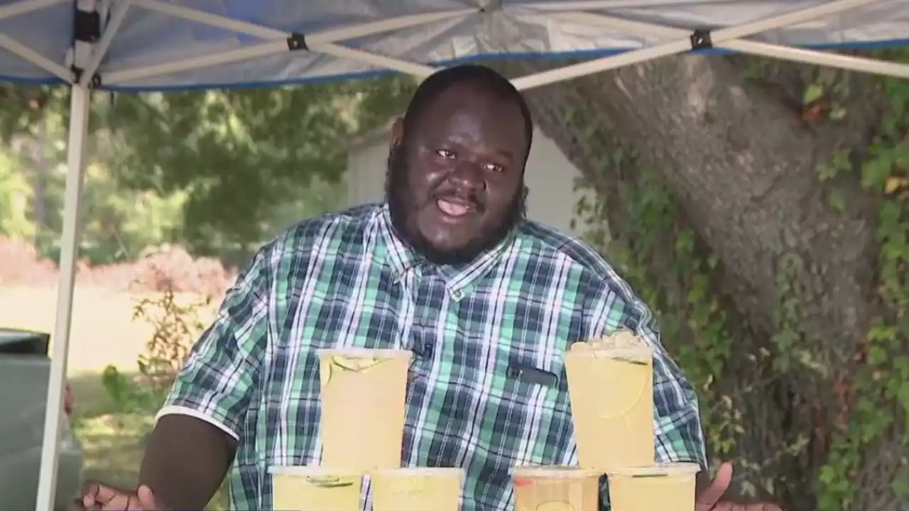 Houston 'Lemonade Man' gets community support after he's forced to move