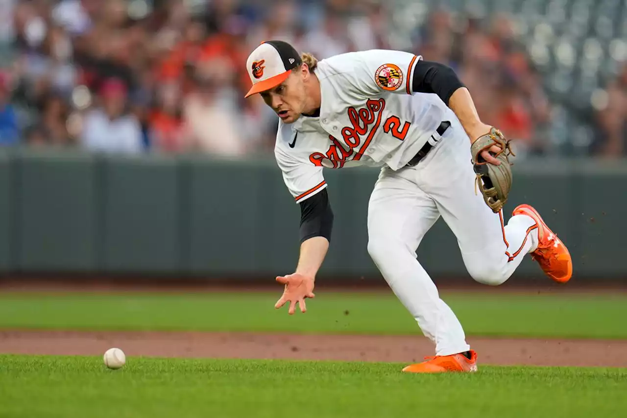 Santander, Mullins homers help first-place Orioles beat Berrios and Blue Jays 5-3