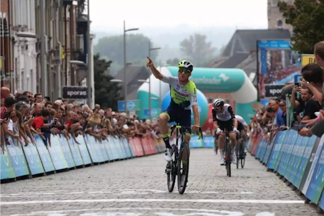 Jarige Mike Teunissen wint koninginnenrit in Renewi Tour, sterke Tim Wellens is ondanks leegloper de nieuwe leider