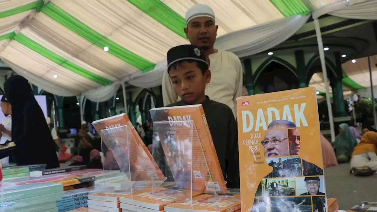 Mengenang Nilai Hidup H Anif dalam Buku ”Dadak Tidak Pernah Pergi”