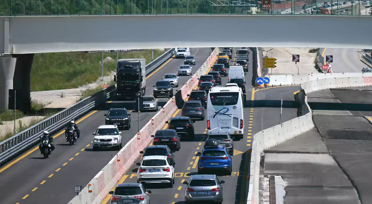 Incidente in A4, scontro fra tir e pullman: decine di feriti. Lo schianto fra Latisana e San Giorgio di Nogaro