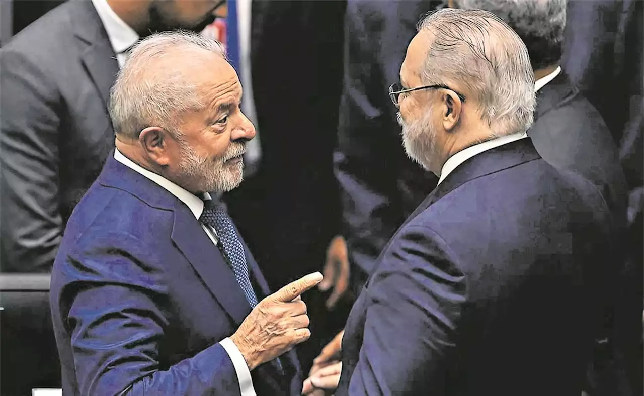 Lula indica a aliados que não tem pretensão de reconduzir Aras ao comando da PGR