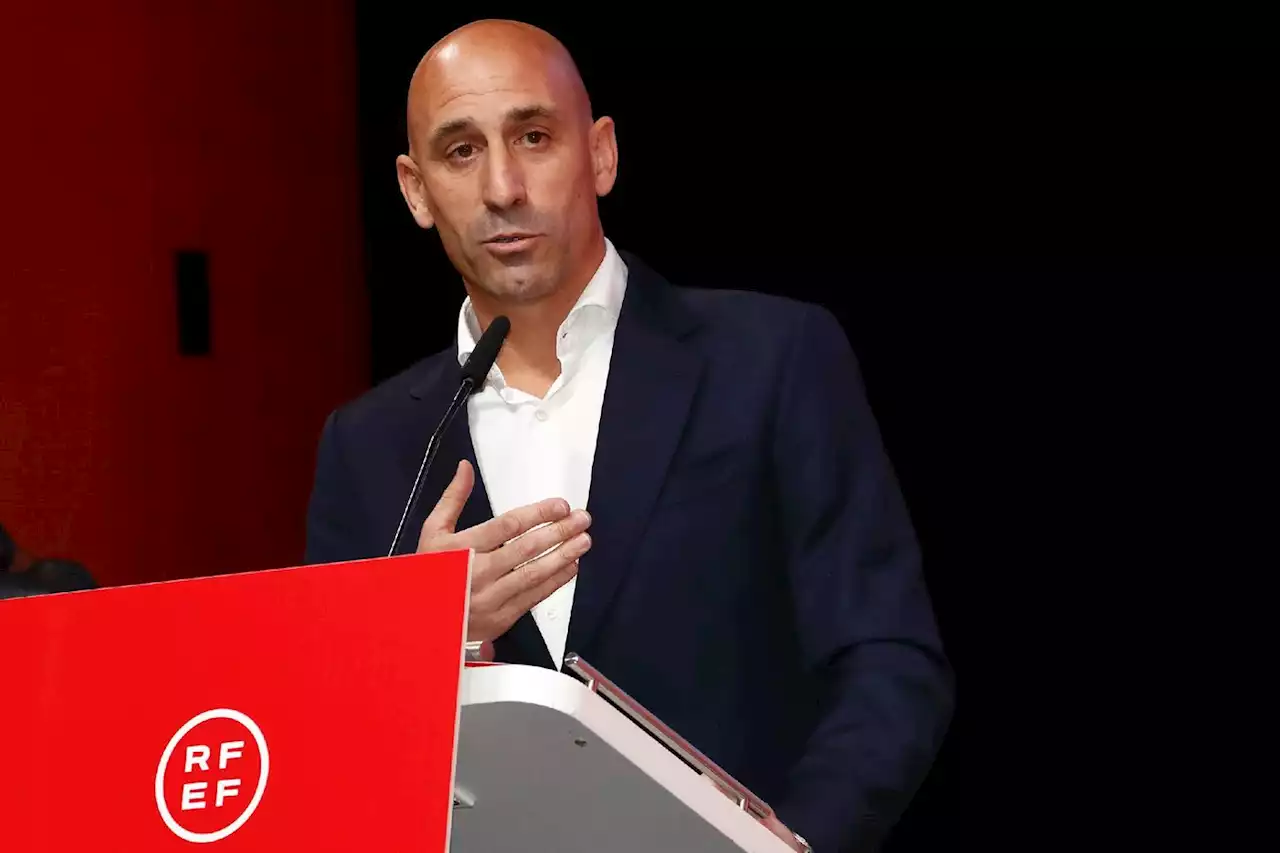 Scandale du baiser forcé : le patron du foot espagnol Luis Rubiales s’accroche à son poste