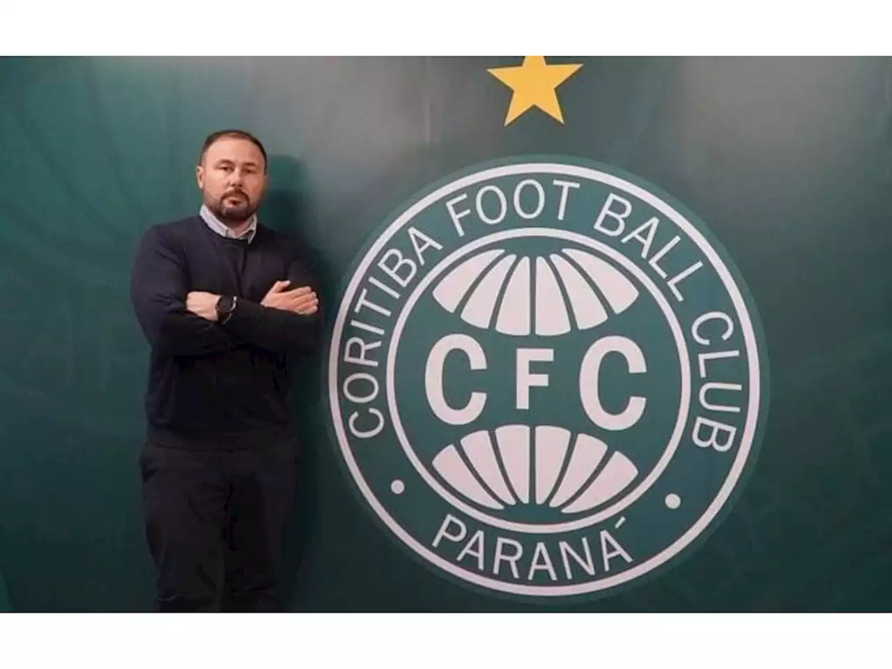 CEO do Coritiba comemora chegada de Slimani ao clube