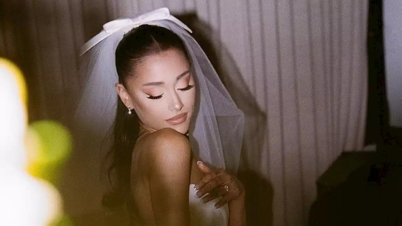 Rayakan 10 Tahun Album Yours Truly, Ariana Grande Rilis Ulang Versi Deluxe