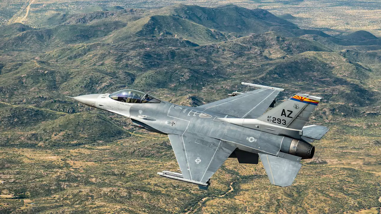 US to teach Ukrainian pilots English in Texas, flying F-16s in Arizona