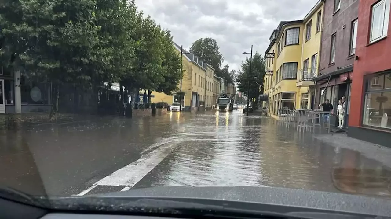 Wateroverlast In Limburg En Brabant, Straten En Kelders Ondergelopen ...