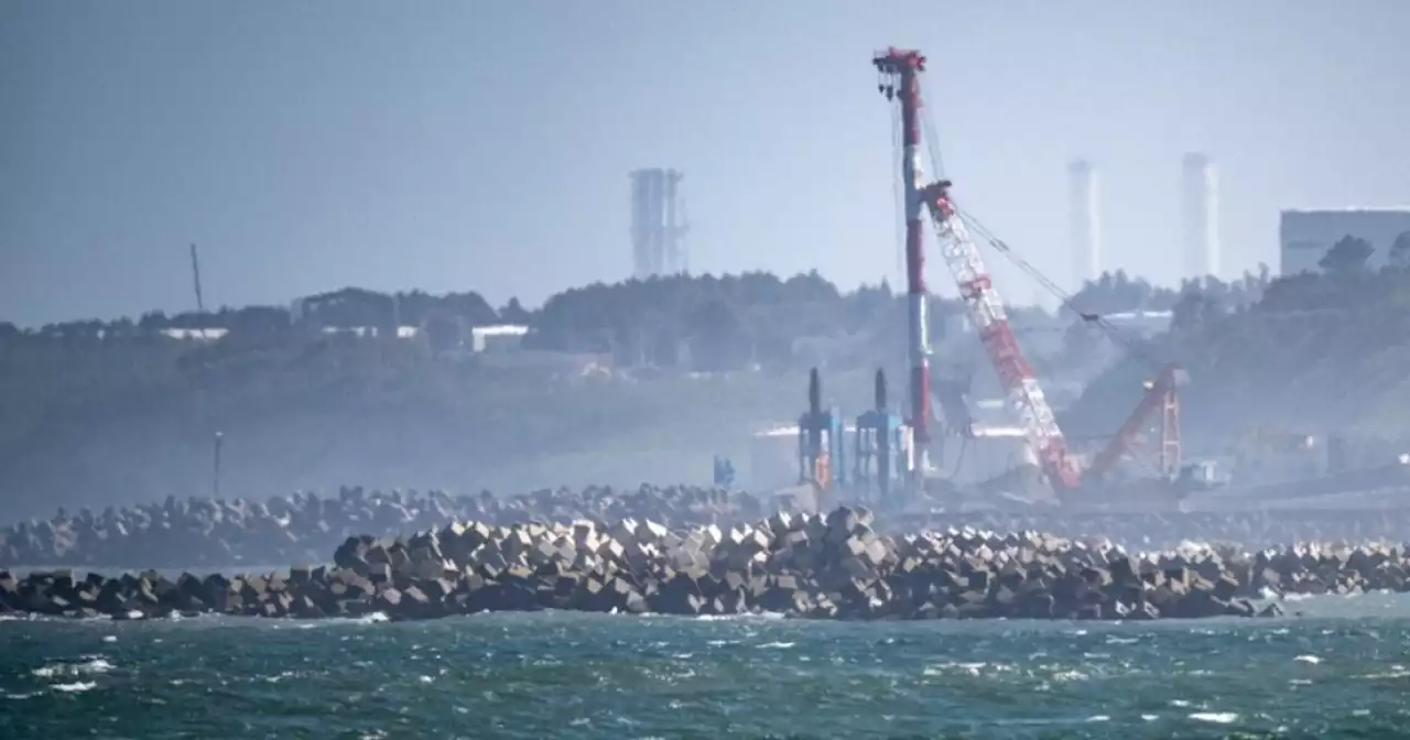 Japón inició el vertido de agua residual de la central nuclear de Fukushima al océano Pacífico