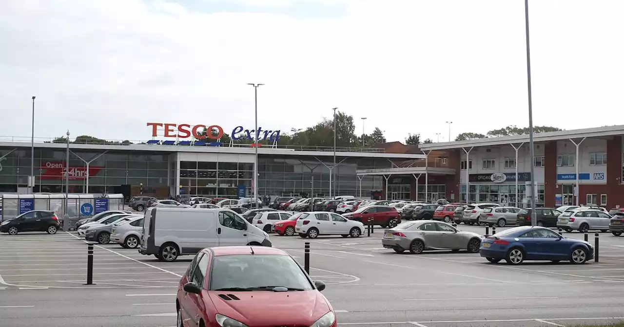 Tesco plans major store change in response to online shopping