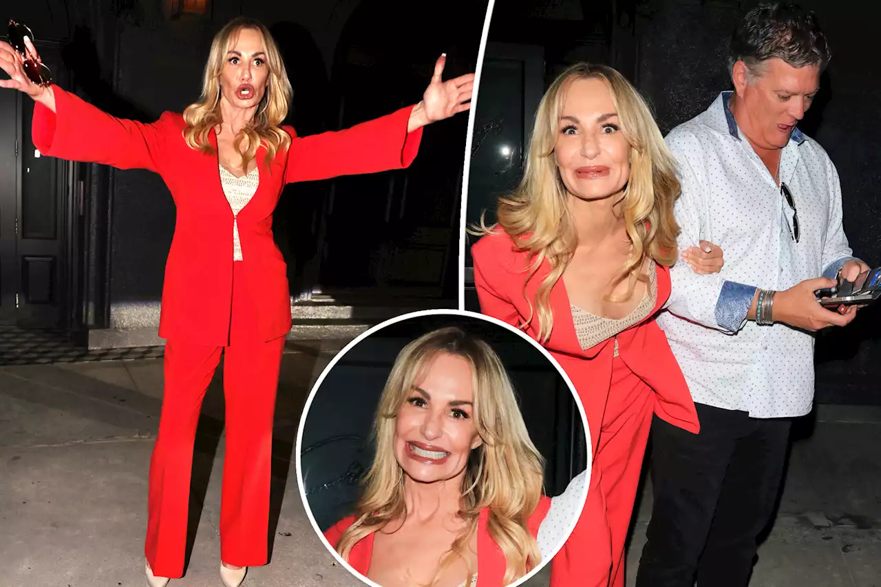 ‘RHOC’ star Taylor Armstrong puts on oddly animated show for paparazzi during date night