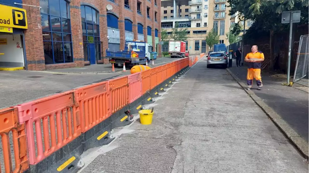 'Sad day for the humble motorist': Cyclists rejoice as barriers finally installed on 'car park' bike lane; Lidl-Trek team goes shopping for fruits — and a swimming pool before Vuelta; Near-Miss of the Day, cyclist edition + more on the live blog