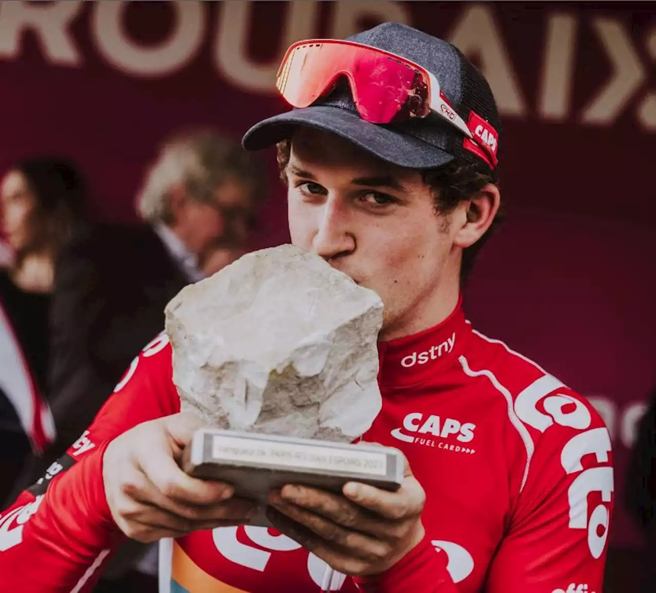 U23 Paris-Roubaix winner Tijl De Decker dies after “crashing into car” during training ride