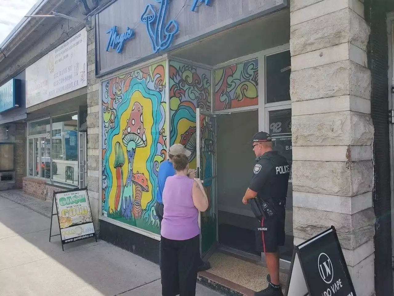 Bank Street mushroom dispensary shut down by Ottawa police