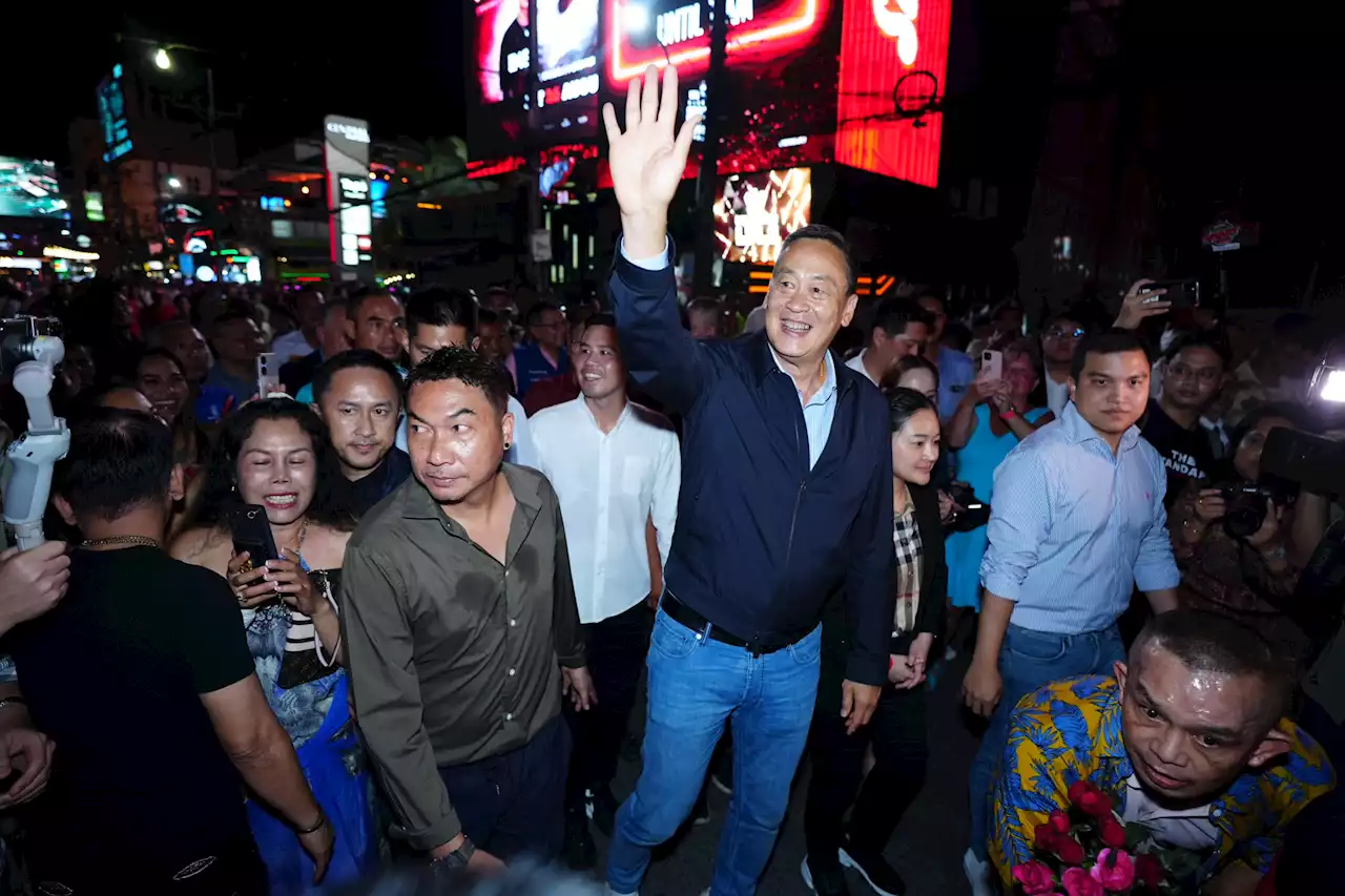 ‘เศรษฐา’ นำทีมคณะนโยบายท่องเที่ยว ‘เพื่อไทย’ ลงพื้นที่ดูสถานบันเทิง “นักท่องเที่ยว”แห่ขอถ่ายภาพได้เป็นนายกฯ