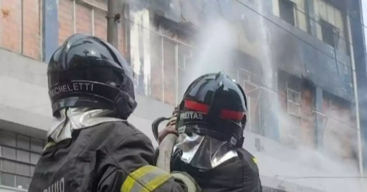 Prédio comercial é atingido por incêndio no centro de São Paulo; três pessoas foram socorridas