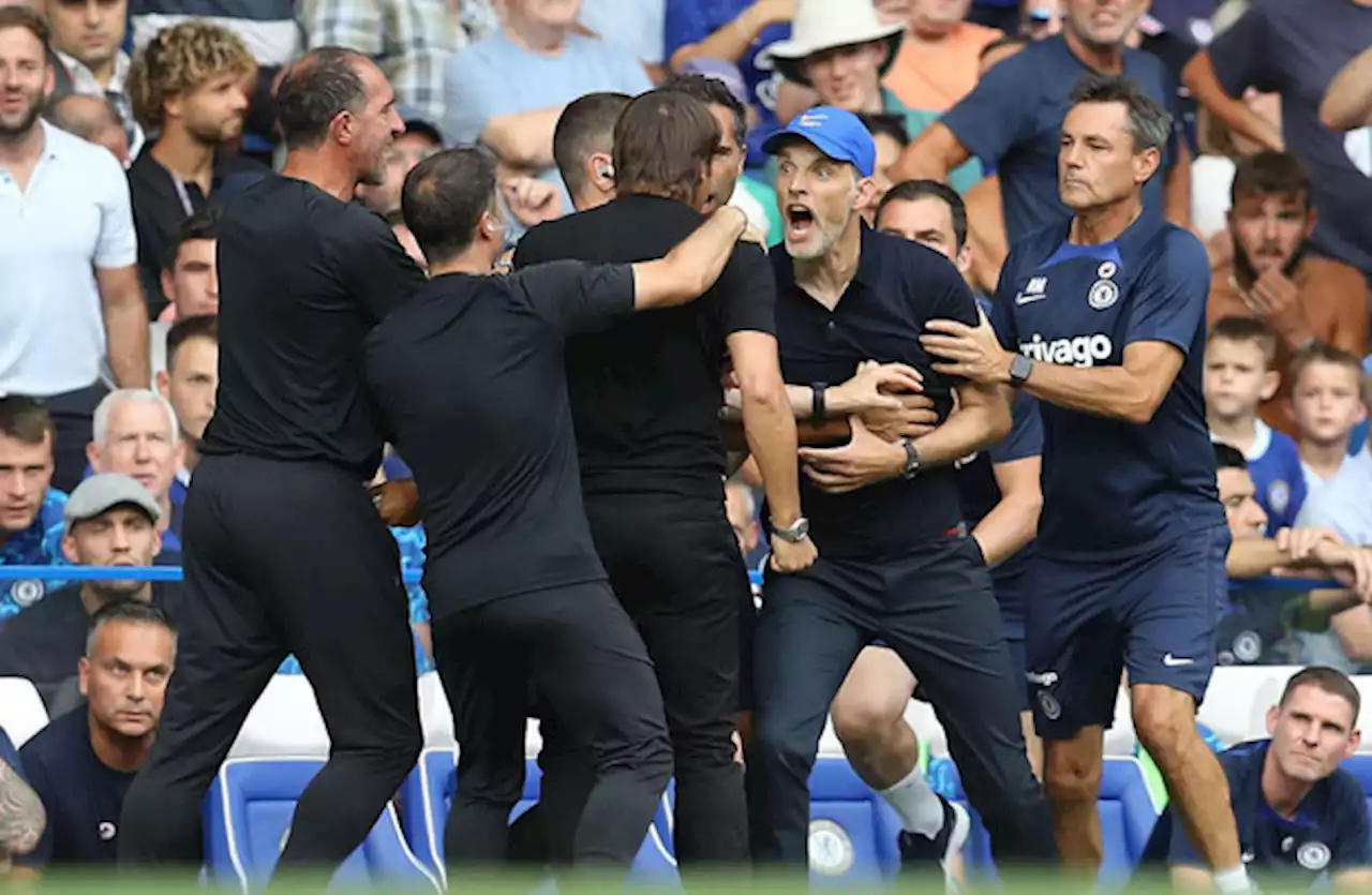 Mike Dean says he avoided VAR call to spare colleague grief in infamous Chelsea-Spurs clash