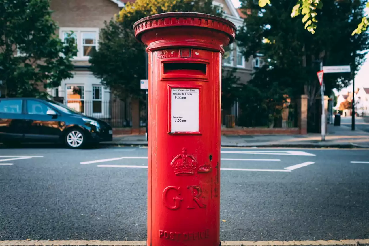 If there is post on Monday and if Post Offices are open on bank holidays