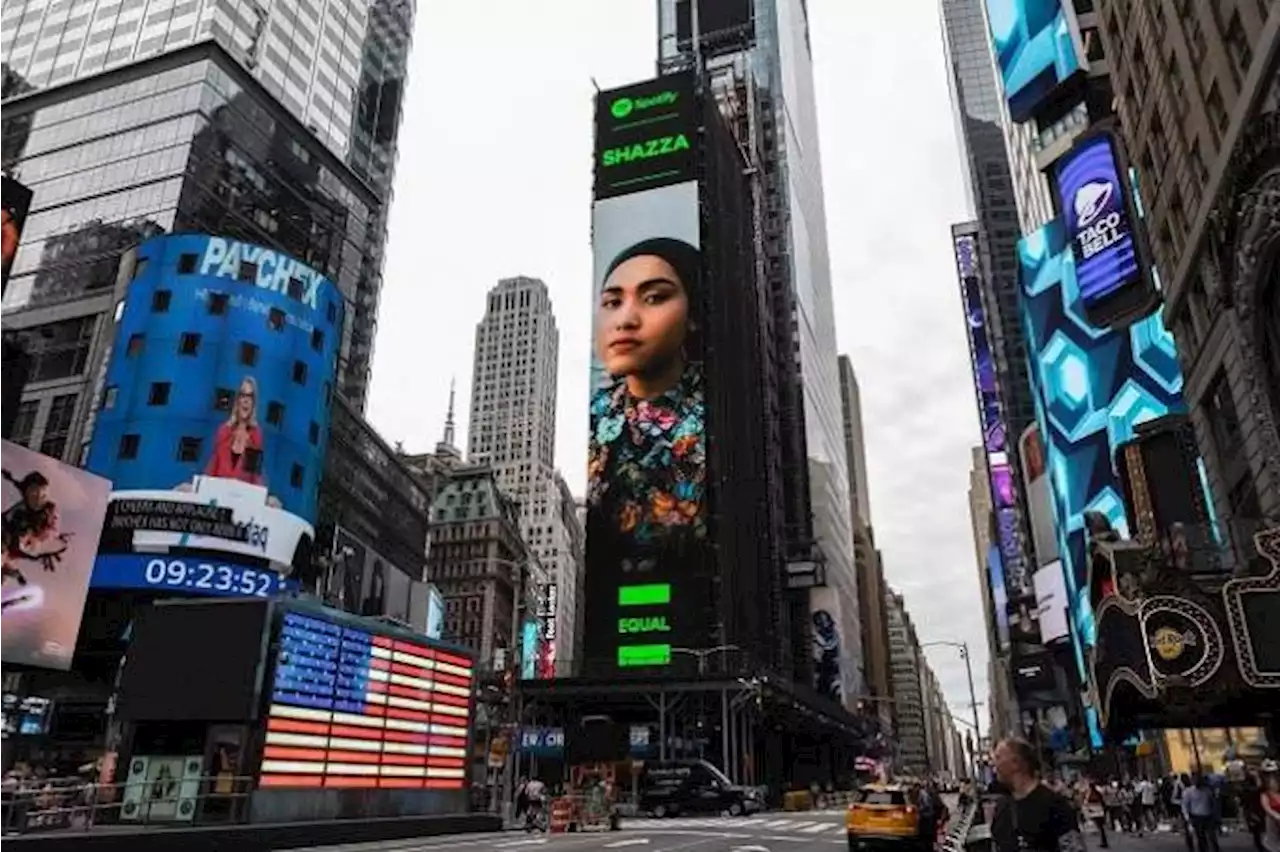 Singer Shazza is Singapore’s first Malay artiste on New York’s Times Square billboard