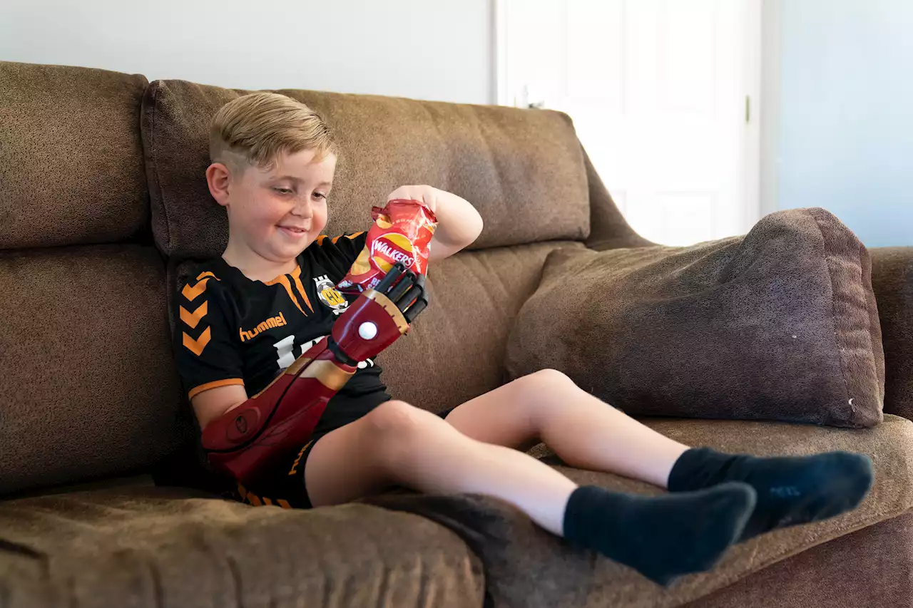 Boy, 7, born without right hand gets 'robot arm' from kind-hearted stranger