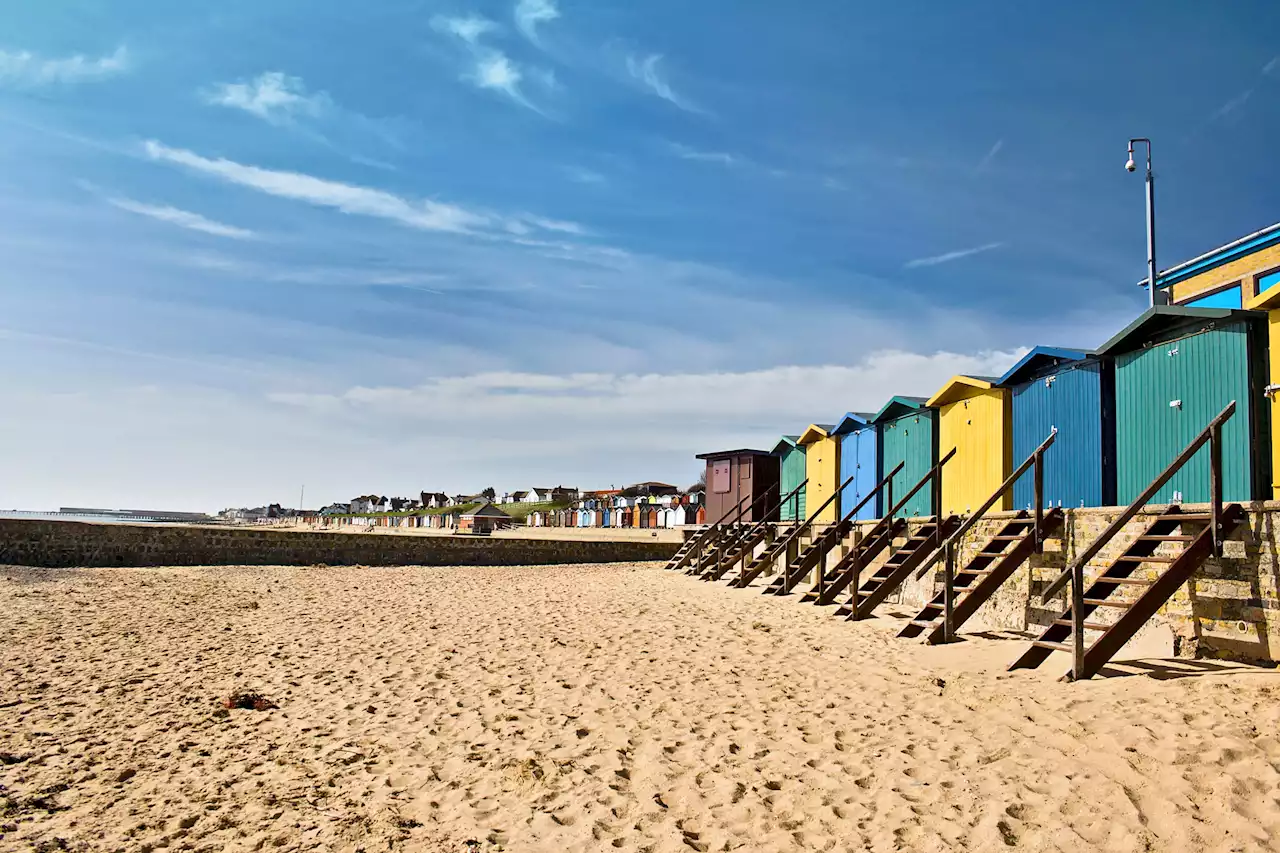 Mum raves about 'stunning' UK beach with golden sand, free parking & soft play