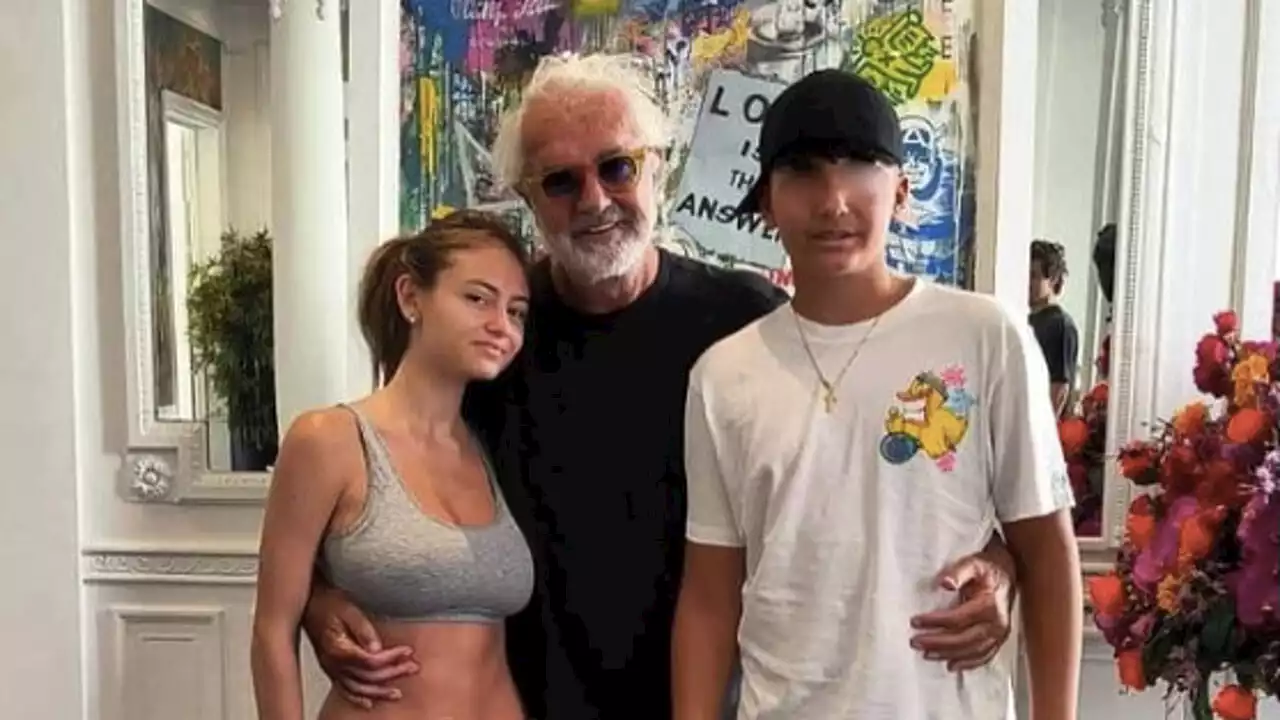 Briatore saluta la figlia Leni: la foto con Nathan Falco (che mostra una parte della villa dell'imprenditore)