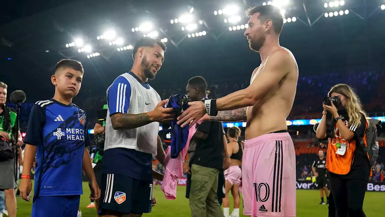 Why players are disrespecting their fans by swapping shirts with Messi