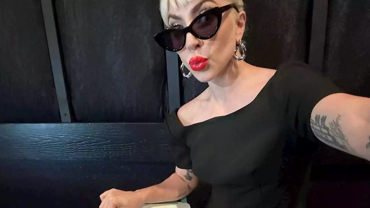 Lady Gaga, che all'improvviso è Audrey Hepburn