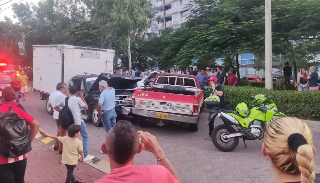 Camión embistió a varios vehículos tras quedar sin frenos: en Miramar