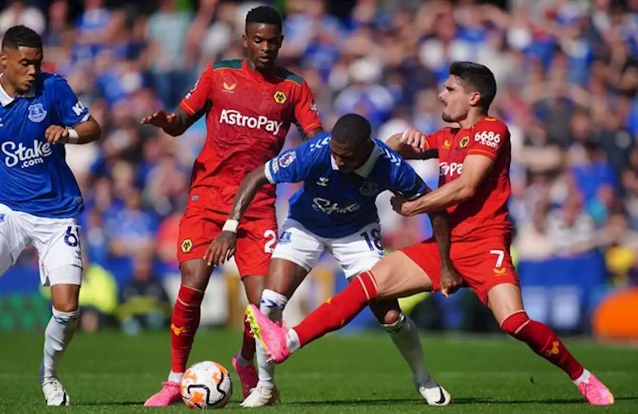 Assistência do 'lobo' Pedro Neto derrota Everton na estreia de Chermiti (Inglaterra)