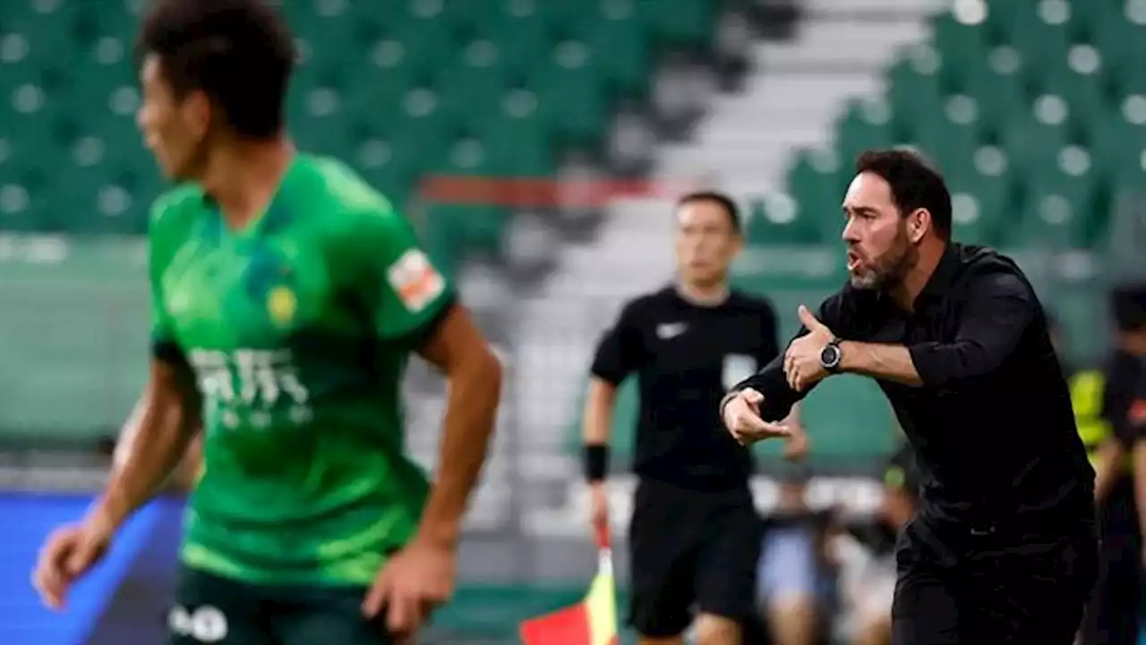 Fábio Abreu bisa na goleada do Beijing de Ricardo Soares (China)