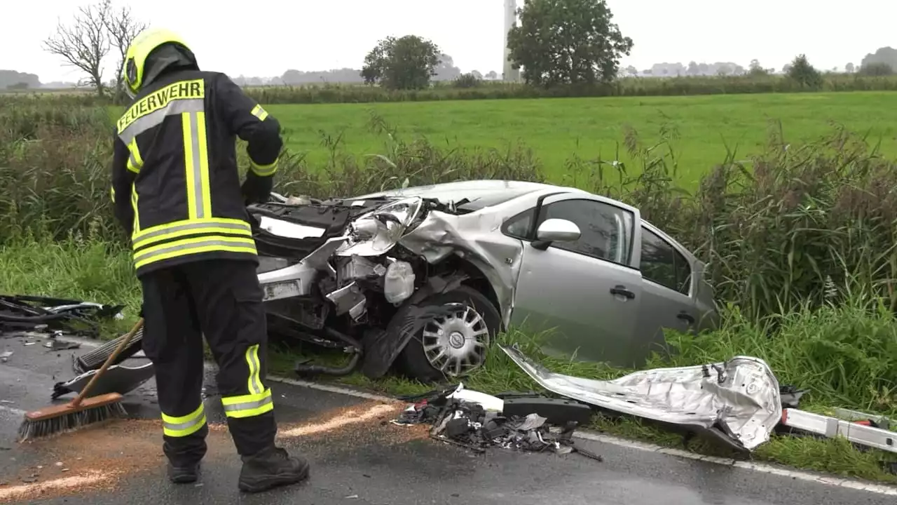 Drei Schwerverletzte, eine Tote in Ostfriesland: Todes-Crash im Gegenverkehr