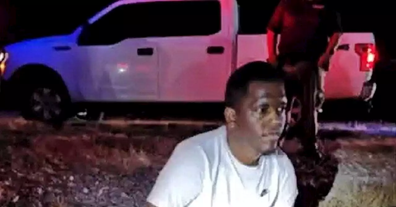 VIDEO: Alleged Human Smuggler with Five Migrants Flees from Texas Troopers near Border