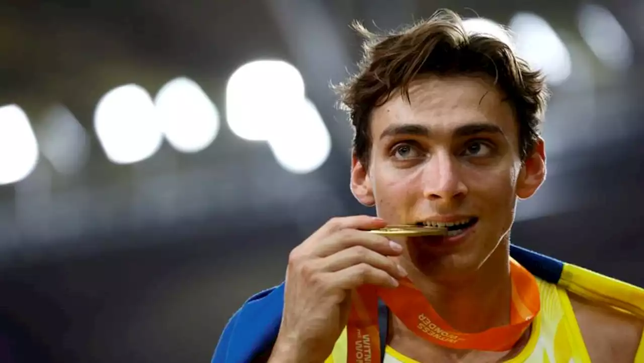 Sweden's Duplantis soars to second straight world pole vault title