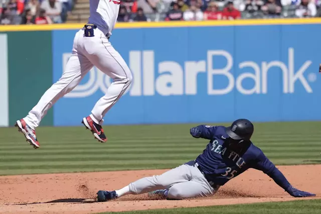 Teoscar Hernández homers twice to lead Mariners over Royals 15-2 - ABC News