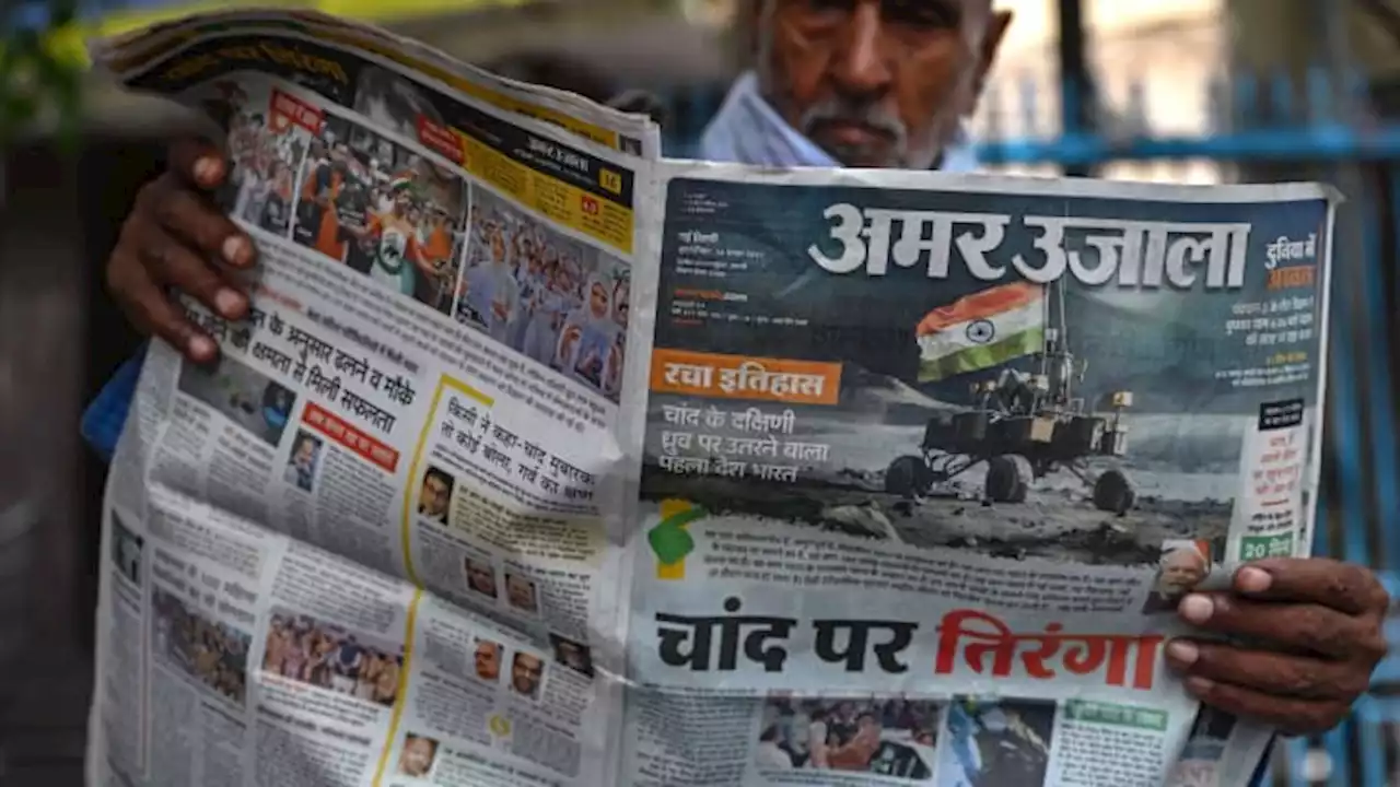 India’s lunar rover goes down a ramp to the moon’s surface and takes a walk