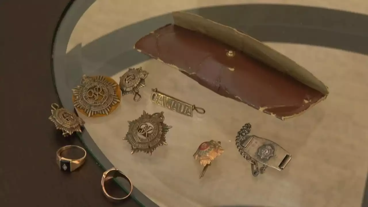 Vancouver Island hiking group reunites WWII memorabilia with soldier's son