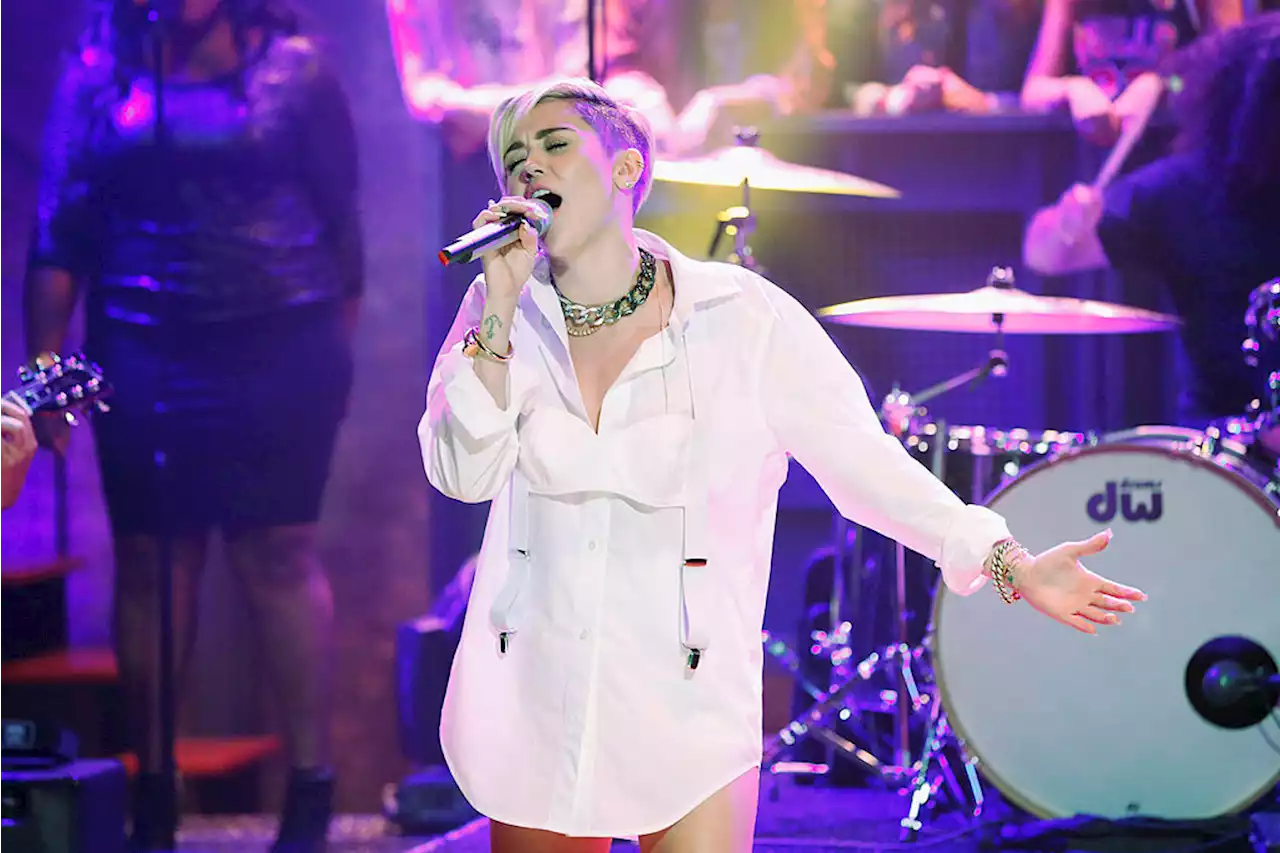 Miley Cyrus Speaks Out On Sinead O’Connor Criticisms: “God Bless Sinead O’Connor”