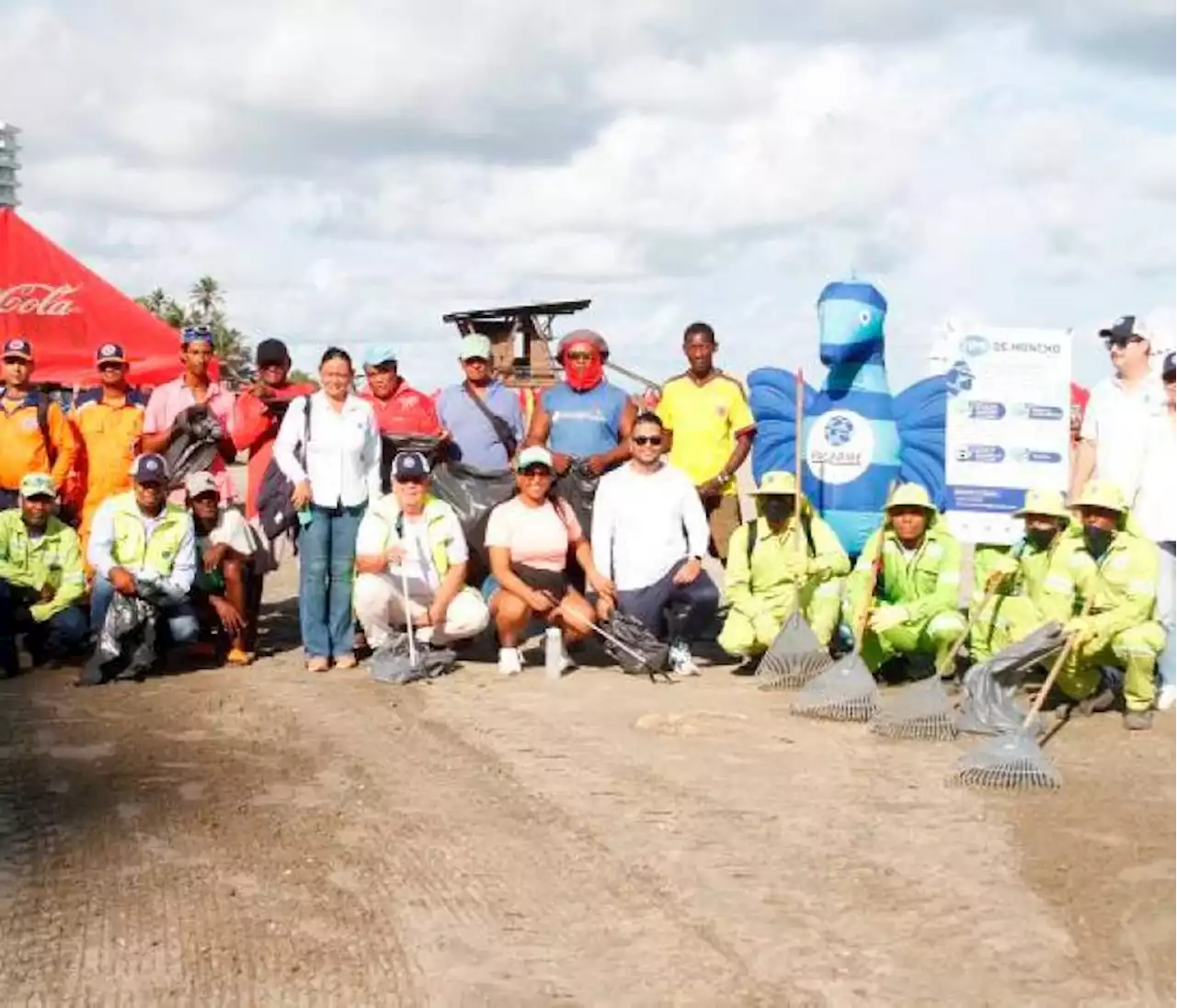 Pacaribe y El Universal realizan segunda jornada de limpieza de playas