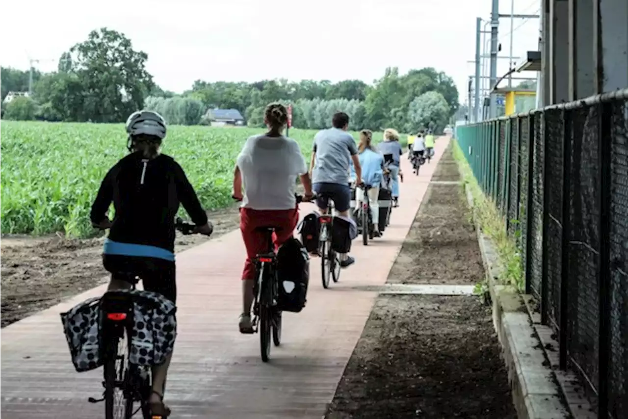 Deel fietsostrade F14 enkele dagen afgesloten om verlichtingspalen te plaatsen