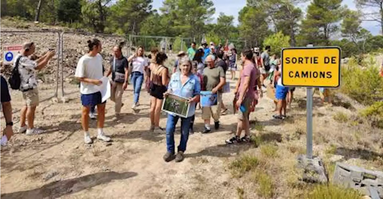 Une chaîne humaine à Fuveau pour s’opposer à une déforestation illégale