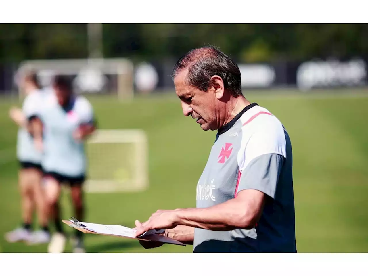 Com mudanças, Vasco divulga lista de relacionados para partida contra o Palmeiras