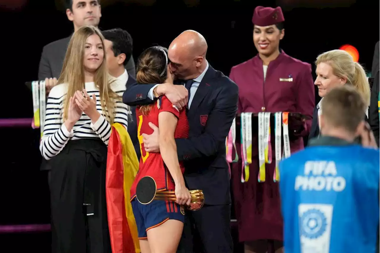 Spanish soccer chief refuses to quit after kiss at World Cup, so women’s team refuses to play until he goes