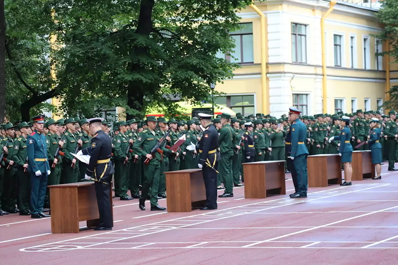 Более 700 будущих военных медиков приняли присягу в Санкт-Петербурге