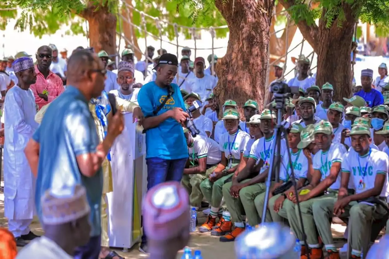 Palliatives: Zulum donates N36m, 100 bags of rice to Borno corpers