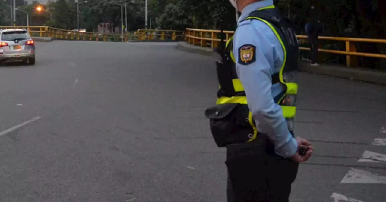 Ciudadano y agente de tránsito protagonizaron una pelea en plena calle: todo quedó en video