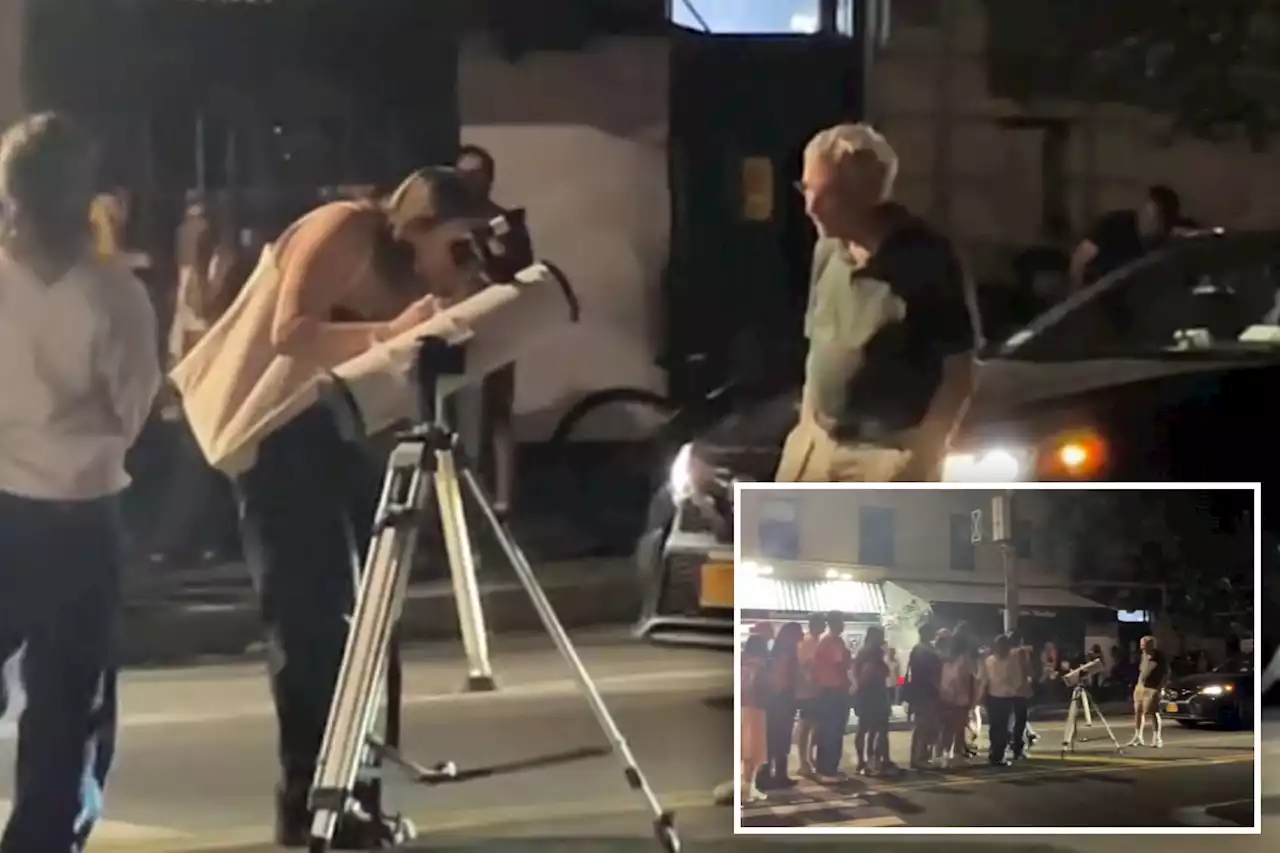 82-year-old NYC astronomer sets up telescope in intersection so New Yorkers can see Saturn — and becomes viral star