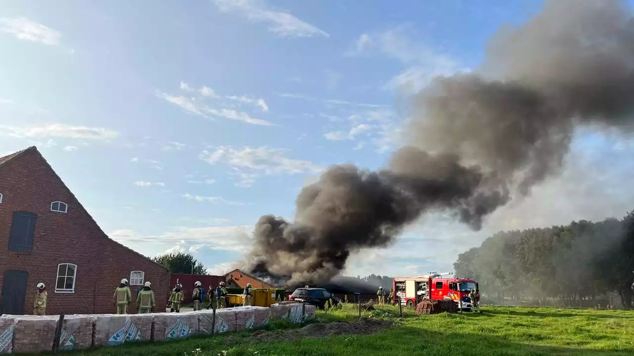 112-nieuws: loods in brand • auto rijdt vanuit inrit recht op een boom