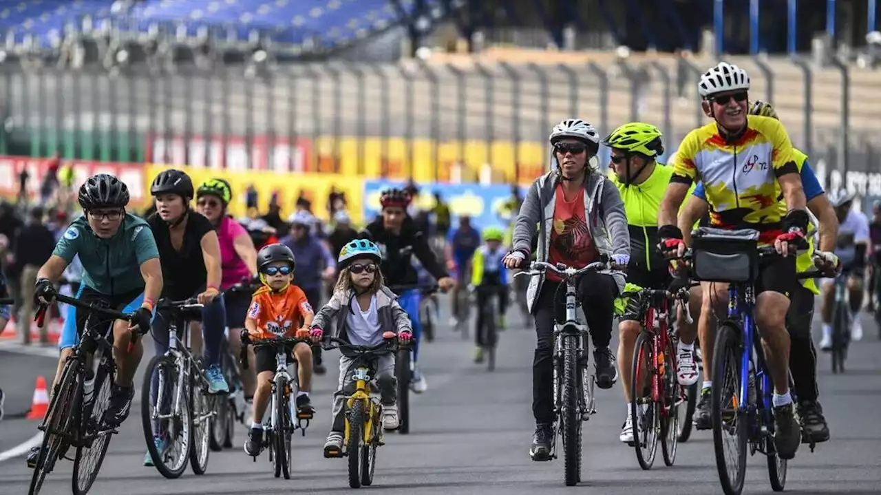 EN IMAGES. 24 Heures vélo : plus de 2000 cyclistes découvrent le circuit Bugatti