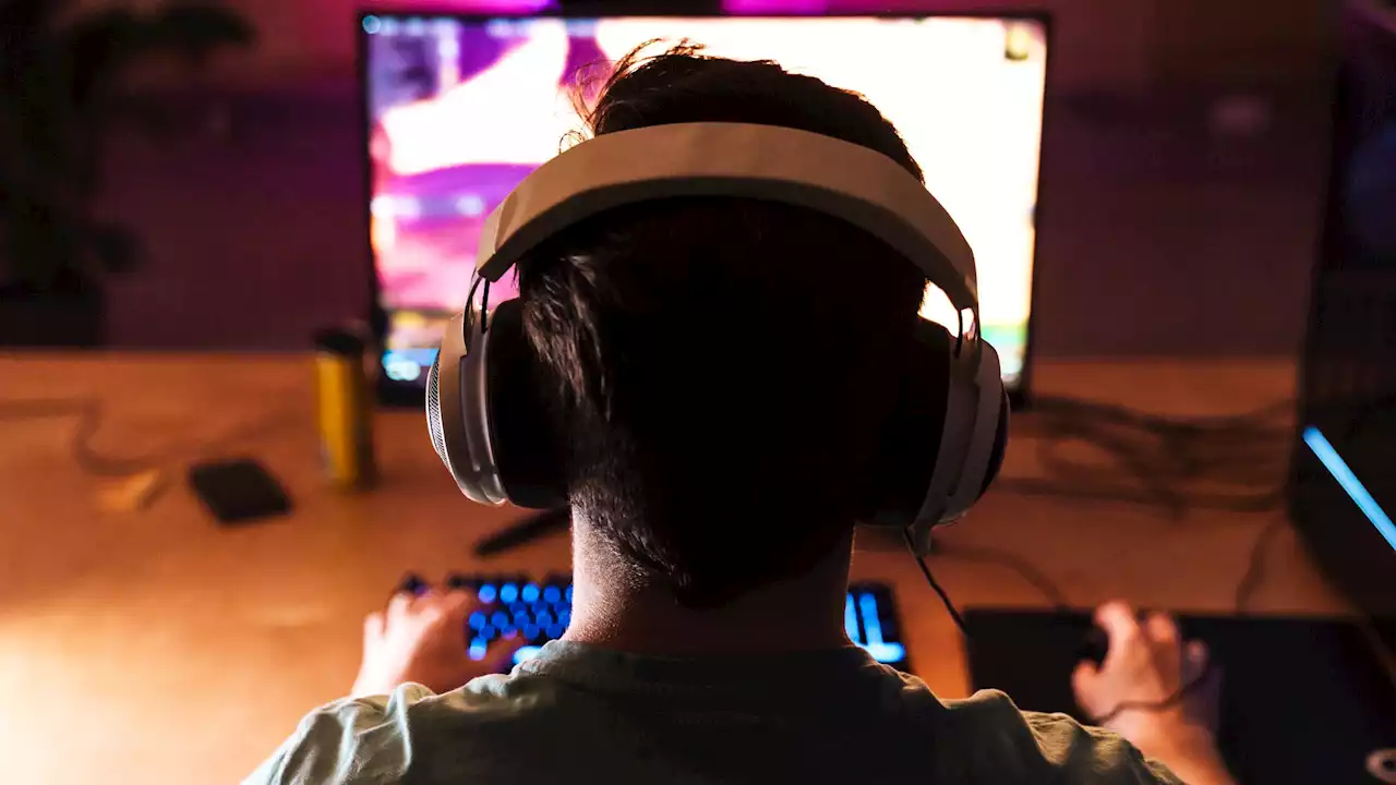 Is online gaming a good way for lonely young men to find friends?